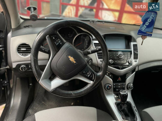 Чорний Шевроле Круз, об'ємом двигуна 2 л та пробігом 245 тис. км за 6850 $, фото 4 на Automoto.ua