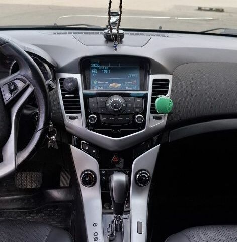 Черный Шевроле Круз, объемом двигателя 1.8 л и пробегом 314 тыс. км за 5500 $, фото 8 на Automoto.ua