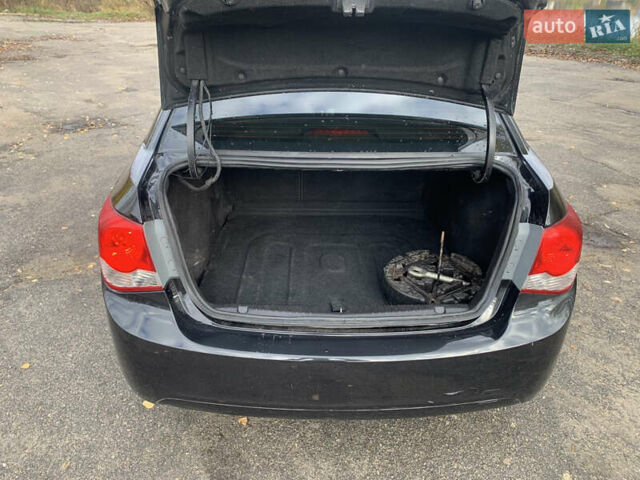 Черный Шевроле Круз, объемом двигателя 1.8 л и пробегом 195 тыс. км за 6200 $, фото 12 на Automoto.ua