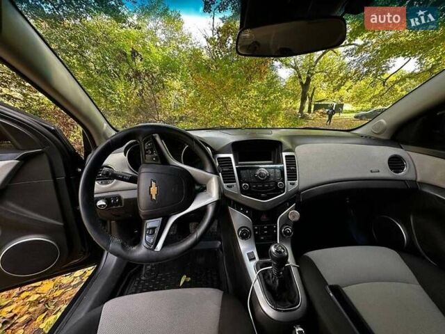 Черный Шевроле Круз, объемом двигателя 1.8 л и пробегом 177 тыс. км за 6400 $, фото 12 на Automoto.ua