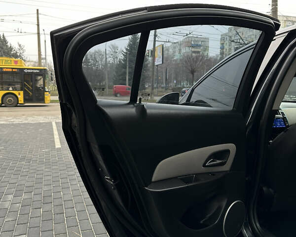 Черный Шевроле Круз, объемом двигателя 1.8 л и пробегом 213 тыс. км за 6900 $, фото 21 на Automoto.ua