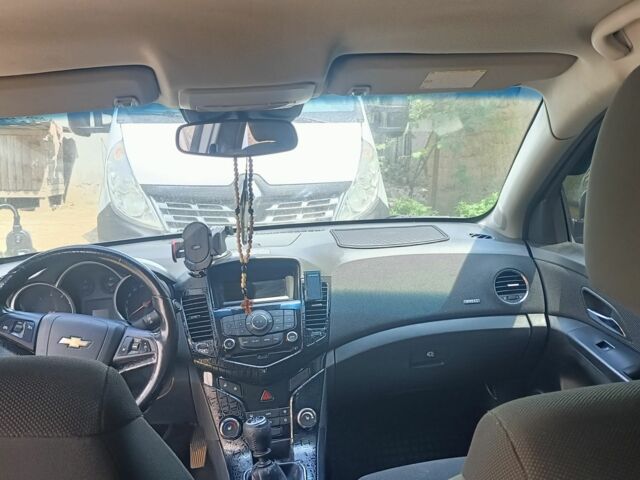 Черный Шевроле Круз, объемом двигателя 1.8 л и пробегом 179 тыс. км за 5900 $, фото 5 на Automoto.ua