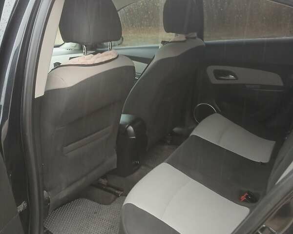 Черный Шевроле Круз, объемом двигателя 2 л и пробегом 320 тыс. км за 6800 $, фото 5 на Automoto.ua