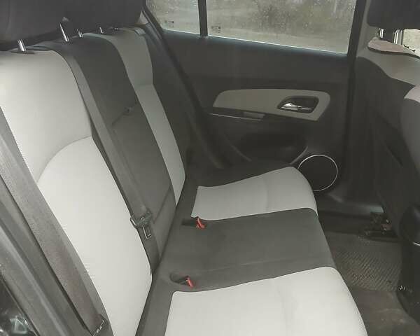 Черный Шевроле Круз, объемом двигателя 2 л и пробегом 320 тыс. км за 6800 $, фото 6 на Automoto.ua