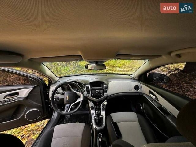 Черный Шевроле Круз, объемом двигателя 1.8 л и пробегом 177 тыс. км за 6400 $, фото 11 на Automoto.ua