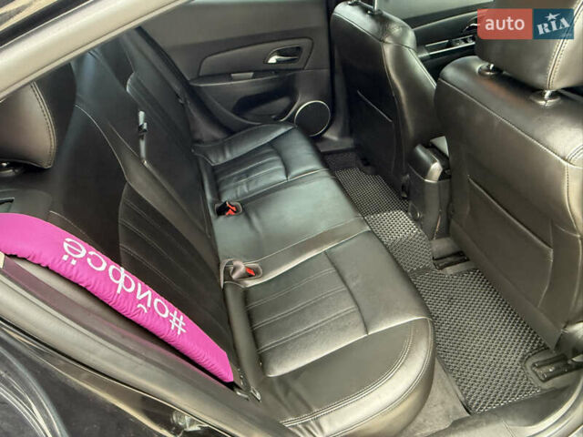 Черный Шевроле Круз, объемом двигателя 1.8 л и пробегом 141 тыс. км за 7700 $, фото 8 на Automoto.ua