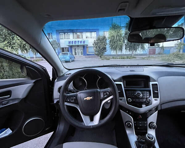 Черный Шевроле Круз, объемом двигателя 1.8 л и пробегом 175 тыс. км за 6300 $, фото 11 на Automoto.ua