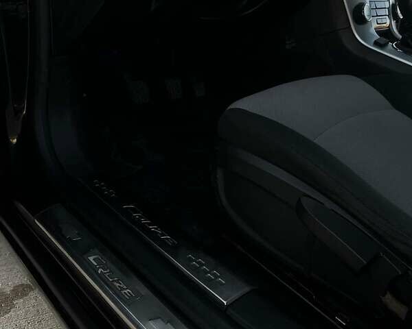 Черный Шевроле Круз, объемом двигателя 1.8 л и пробегом 158 тыс. км за 6700 $, фото 3 на Automoto.ua