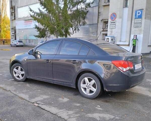 Черный Шевроле Круз, объемом двигателя 1.8 л и пробегом 242 тыс. км за 6400 $, фото 2 на Automoto.ua