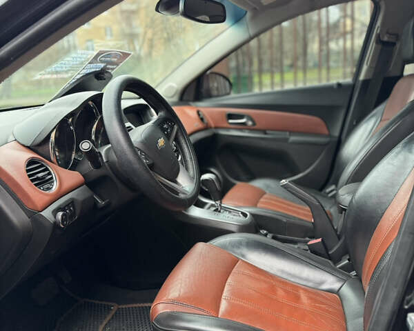 Черный Шевроле Круз, объемом двигателя 1.8 л и пробегом 226 тыс. км за 7700 $, фото 21 на Automoto.ua