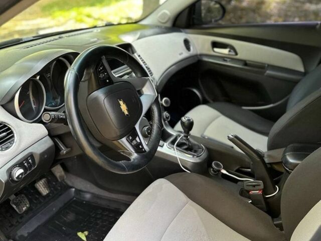 Черный Шевроле Круз, объемом двигателя 1.8 л и пробегом 177 тыс. км за 6400 $, фото 10 на Automoto.ua