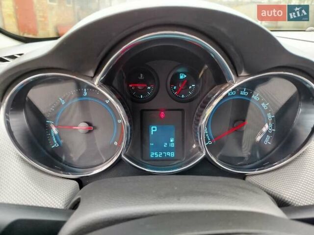 Черный Шевроле Круз, объемом двигателя 2 л и пробегом 252 тыс. км за 6200 $, фото 10 на Automoto.ua