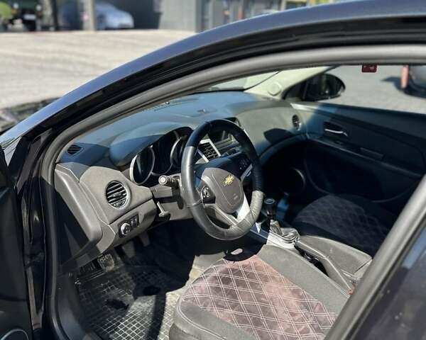 Чорний Шевроле Круз, об'ємом двигуна 1.8 л та пробігом 207 тис. км за 5700 $, фото 3 на Automoto.ua
