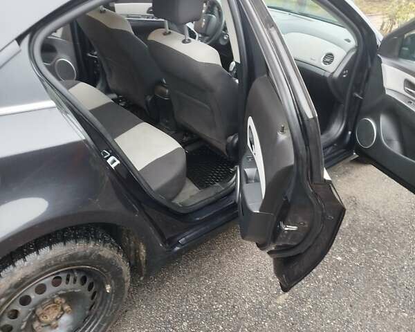 Черный Шевроле Круз, объемом двигателя 2 л и пробегом 252 тыс. км за 6200 $, фото 7 на Automoto.ua