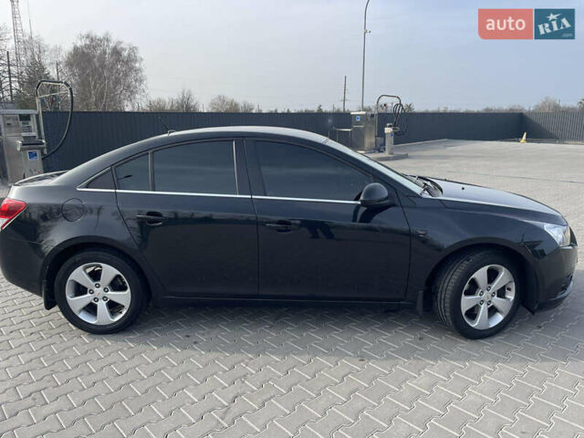 Черный Шевроле Круз, объемом двигателя 2 л и пробегом 290 тыс. км за 6800 $, фото 2 на Automoto.ua