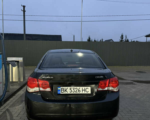 Черный Шевроле Круз, объемом двигателя 1.6 л и пробегом 167 тыс. км за 6900 $, фото 3 на Automoto.ua