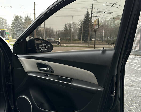 Черный Шевроле Круз, объемом двигателя 1.8 л и пробегом 213 тыс. км за 6900 $, фото 19 на Automoto.ua