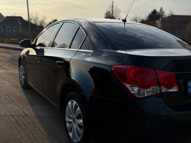 Черный Шевроле Круз, объемом двигателя 2 л и пробегом 235 тыс. км за 6900 $, фото 2 на Automoto.ua