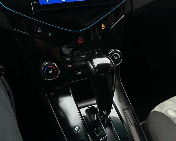 Черный Шевроле Круз, объемом двигателя 1.8 л и пробегом 213 тыс. км за 6900 $, фото 23 на Automoto.ua