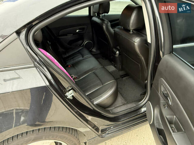 Черный Шевроле Круз, объемом двигателя 1.8 л и пробегом 141 тыс. км за 7700 $, фото 4 на Automoto.ua