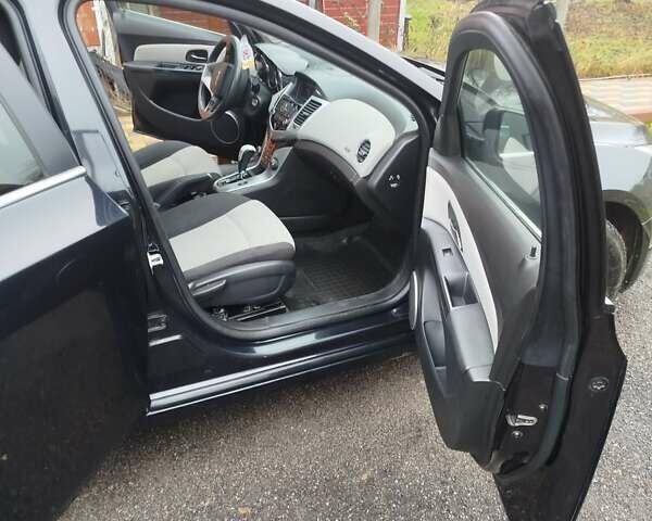 Черный Шевроле Круз, объемом двигателя 2 л и пробегом 252 тыс. км за 6200 $, фото 6 на Automoto.ua