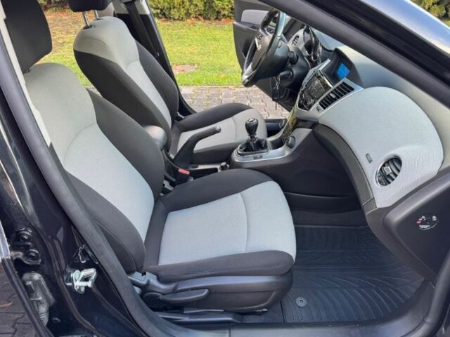 Черный Шевроле Круз, объемом двигателя 1.8 л и пробегом 120 тыс. км за 5199 $, фото 12 на Automoto.ua