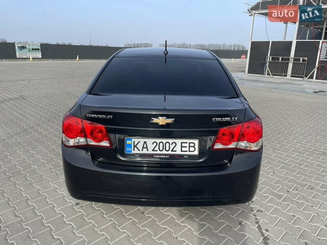 Черный Шевроле Круз, объемом двигателя 2 л и пробегом 290 тыс. км за 6800 $, фото 5 на Automoto.ua