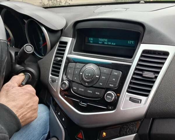 Чорний Шевроле Круз, об'ємом двигуна 1.6 л та пробігом 203 тис. км за 6000 $, фото 4 на Automoto.ua