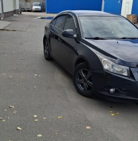 Черный Шевроле Круз, объемом двигателя 1.8 л и пробегом 314 тыс. км за 5500 $, фото 1 на Automoto.ua