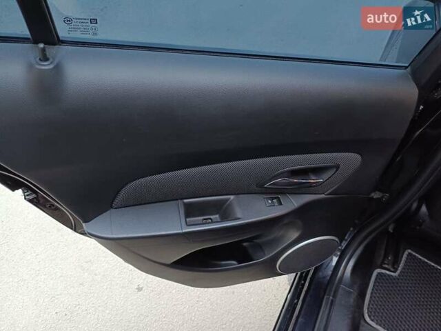 Черный Шевроле Круз, объемом двигателя 1.8 л и пробегом 177 тыс. км за 7200 $, фото 3 на Automoto.ua