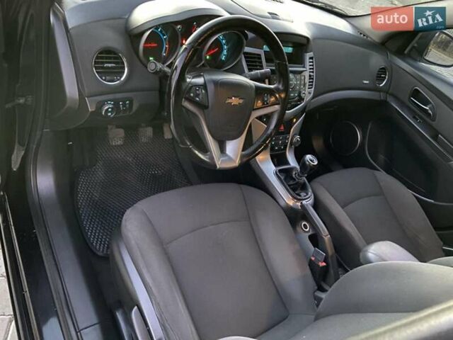 Черный Шевроле Круз, объемом двигателя 1.6 л и пробегом 190 тыс. км за 7000 $, фото 2 на Automoto.ua