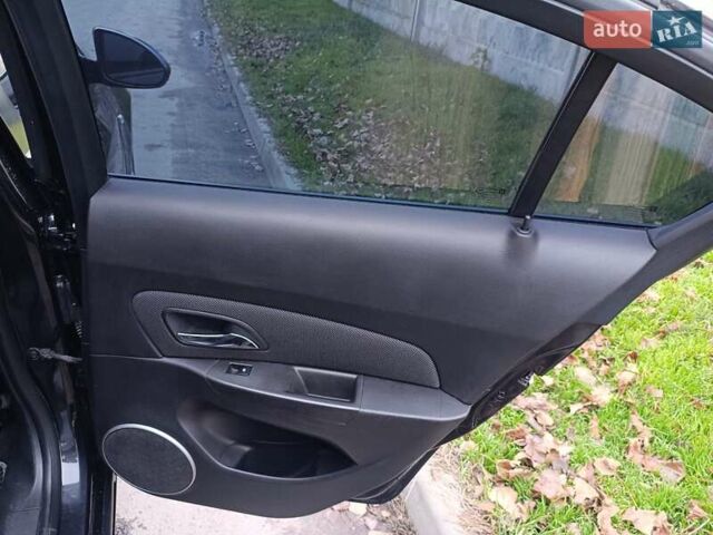 Черный Шевроле Круз, объемом двигателя 1.8 л и пробегом 177 тыс. км за 7200 $, фото 6 на Automoto.ua
