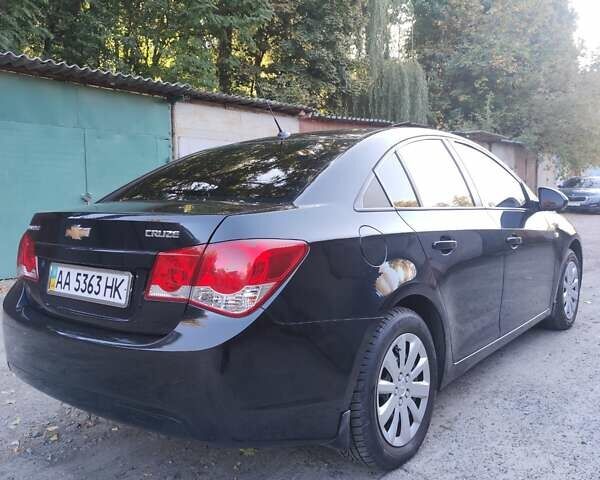 Черный Шевроле Круз, объемом двигателя 1.6 л и пробегом 95 тыс. км за 9300 $, фото 3 на Automoto.ua