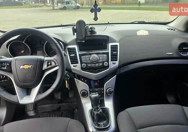 Черный Шевроле Круз, объемом двигателя 1.6 л и пробегом 117 тыс. км за 6999 $, фото 11 на Automoto.ua