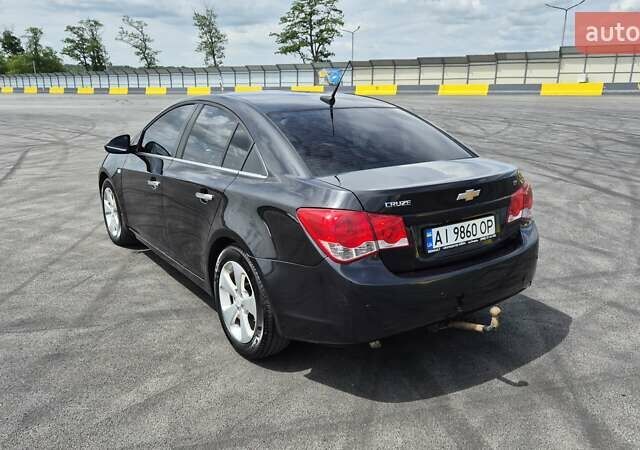 Черный Шевроле Круз, объемом двигателя 1.8 л и пробегом 160 тыс. км за 8500 $, фото 2 на Automoto.ua