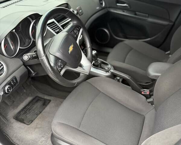 Чорний Шевроле Круз, об'ємом двигуна 1.6 л та пробігом 97 тис. км за 8000 $, фото 15 на Automoto.ua