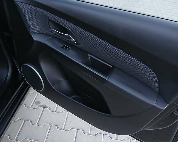 Чорний Шевроле Круз, об'ємом двигуна 1.8 л та пробігом 147 тис. км за 7650 $, фото 5 на Automoto.ua