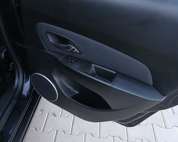 Чорний Шевроле Круз, об'ємом двигуна 1.8 л та пробігом 147 тис. км за 7650 $, фото 3 на Automoto.ua