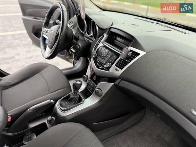 Чорний Шевроле Круз, об'ємом двигуна 1.6 л та пробігом 97 тис. км за 8000 $, фото 10 на Automoto.ua