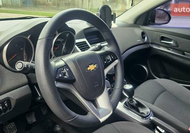 Черный Шевроле Круз, объемом двигателя 1.6 л и пробегом 117 тыс. км за 6999 $, фото 12 на Automoto.ua