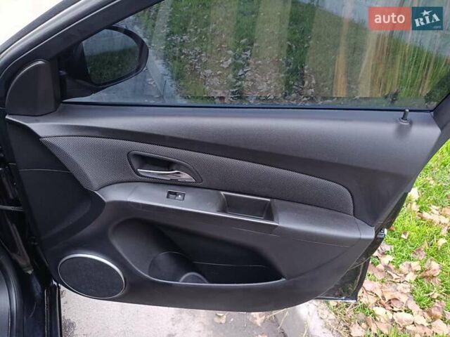 Черный Шевроле Круз, объемом двигателя 1.8 л и пробегом 177 тыс. км за 7200 $, фото 7 на Automoto.ua