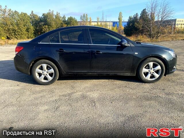 Черный Шевроле Круз, объемом двигателя 1.7 л и пробегом 221 тыс. км за 8000 $, фото 4 на Automoto.ua