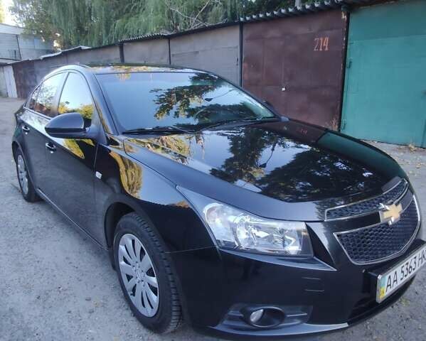 Черный Шевроле Круз, объемом двигателя 1.6 л и пробегом 95 тыс. км за 9300 $, фото 2 на Automoto.ua