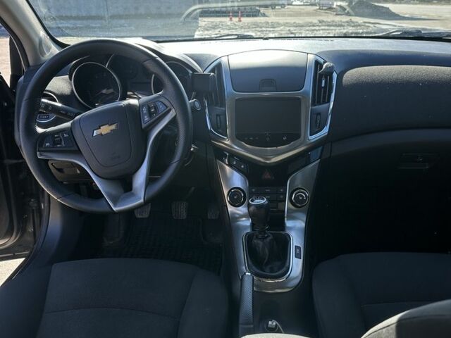 Черный Шевроле Круз, объемом двигателя 1.8 л и пробегом 307 тыс. км за 5450 $, фото 2 на Automoto.ua