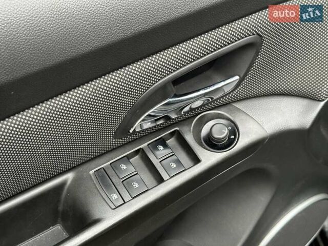 Чорний Шевроле Круз, об'ємом двигуна 2 л та пробігом 214 тис. км за 6290 $, фото 13 на Automoto.ua