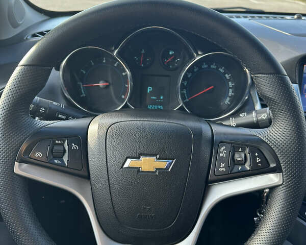 Черный Шевроле Круз, объемом двигателя 1.8 л и пробегом 123 тыс. км за 9600 $, фото 31 на Automoto.ua