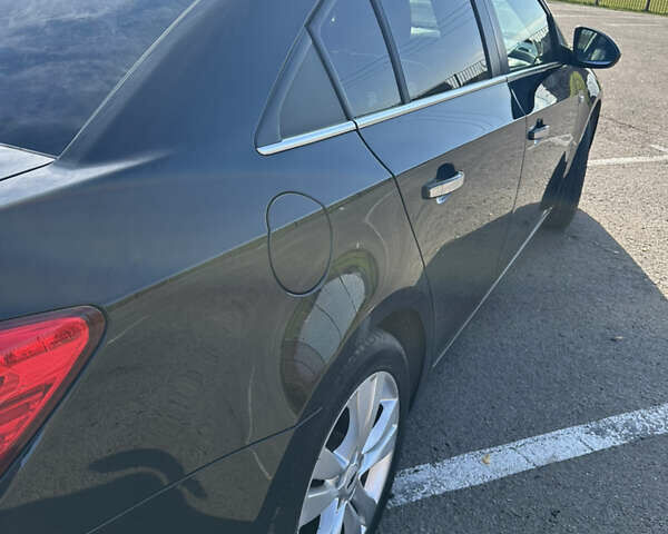 Черный Шевроле Круз, объемом двигателя 1.8 л и пробегом 123 тыс. км за 9600 $, фото 6 на Automoto.ua