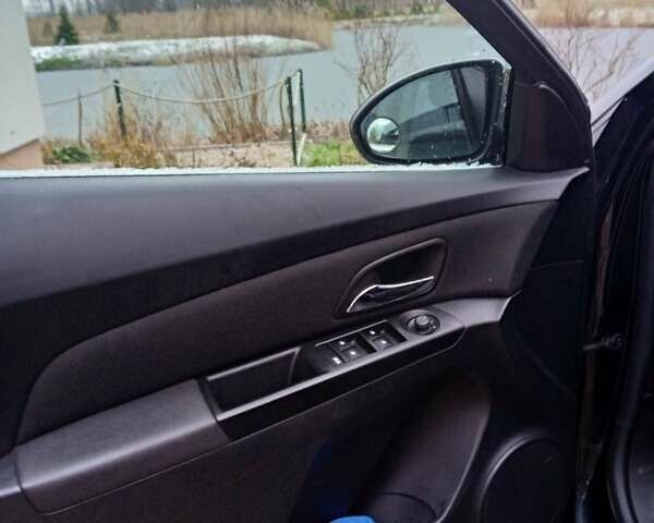 Черный Шевроле Круз, объемом двигателя 1.5 л и пробегом 104 тыс. км за 9500 $, фото 7 на Automoto.ua