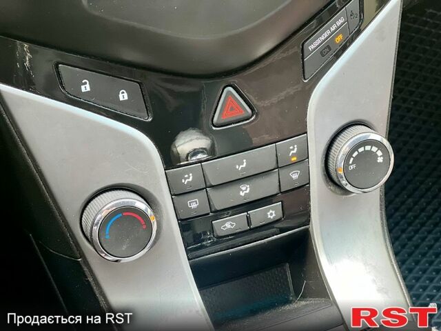 Черный Шевроле Круз, объемом двигателя 1.8 л и пробегом 235 тыс. км за 6000 $, фото 9 на Automoto.ua