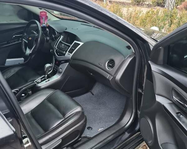 Черный Шевроле Круз, объемом двигателя 1.4 л и пробегом 185 тыс. км за 6600 $, фото 6 на Automoto.ua